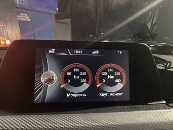 Спортивные приборы на штатный монитор BMW в Архангельске от SM Chip